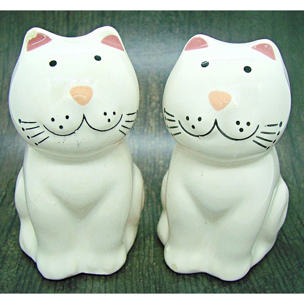 Pair of Ceramic Sitting Smiling Cat Salt & Pepper Shakers W/ Stoppers White Pink